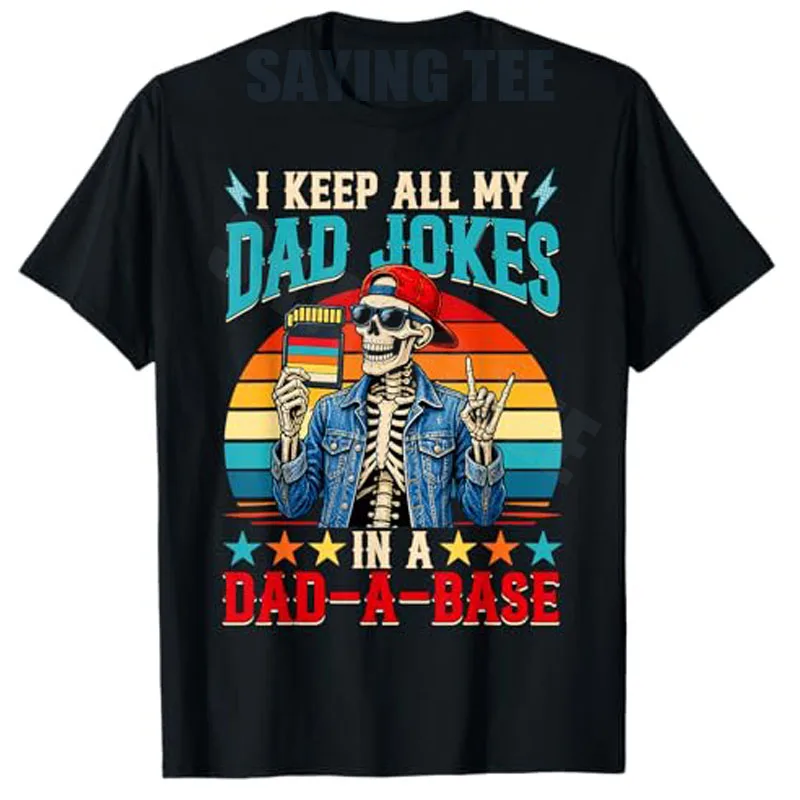 2026 Neues Vatertags-Gag-Geschenk: Ich speicher alle Papa-Witze in einer Dad-a-Base Skelett Vatertags-T-Shirt – Y2K Gothic Herrenmode-T-Shirt – Detail 3