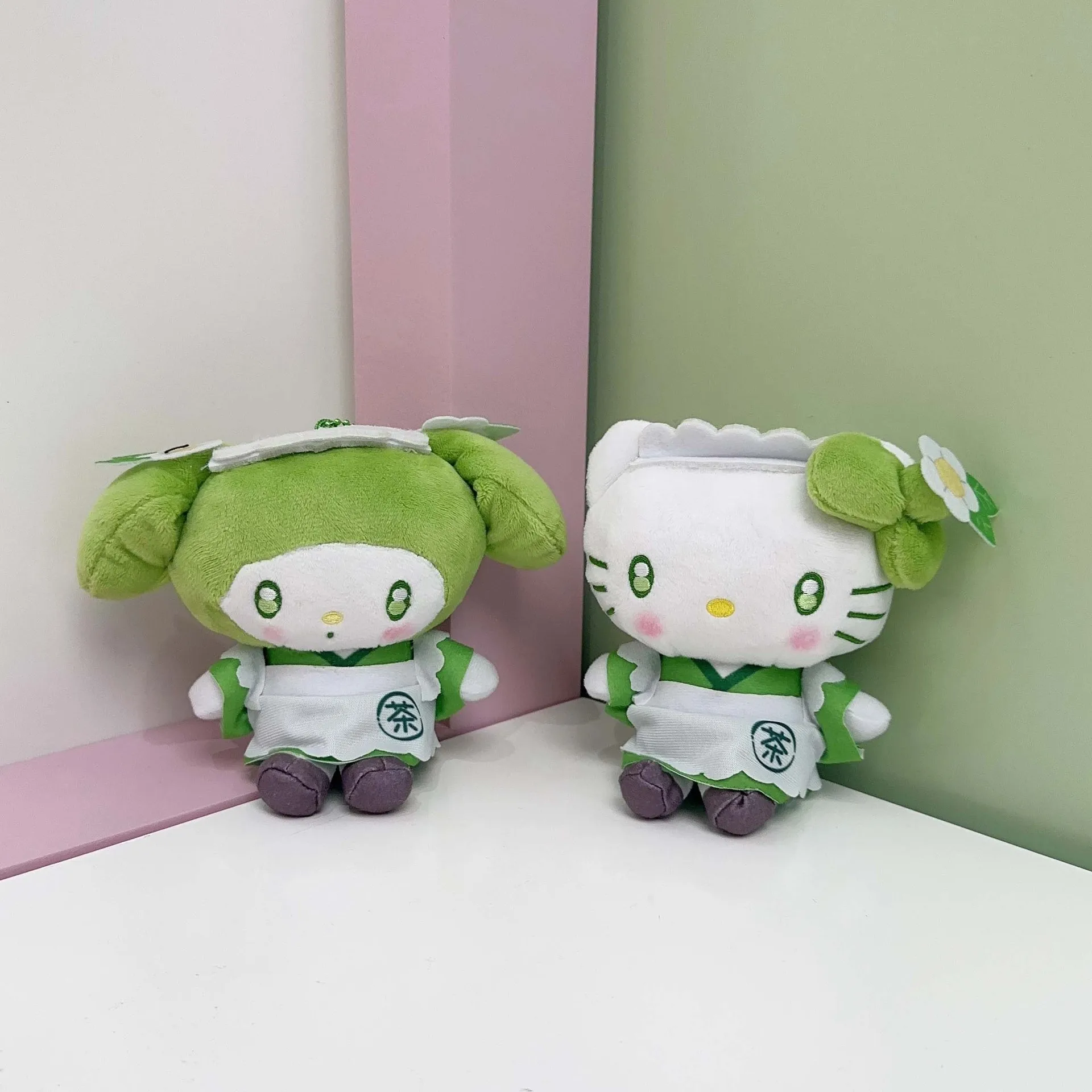 12 cm Sanrio Plushier chat mignon frais Matcha femme de chambre série KT mélodie peluche poupées portefeuille poupée sac pendentif
