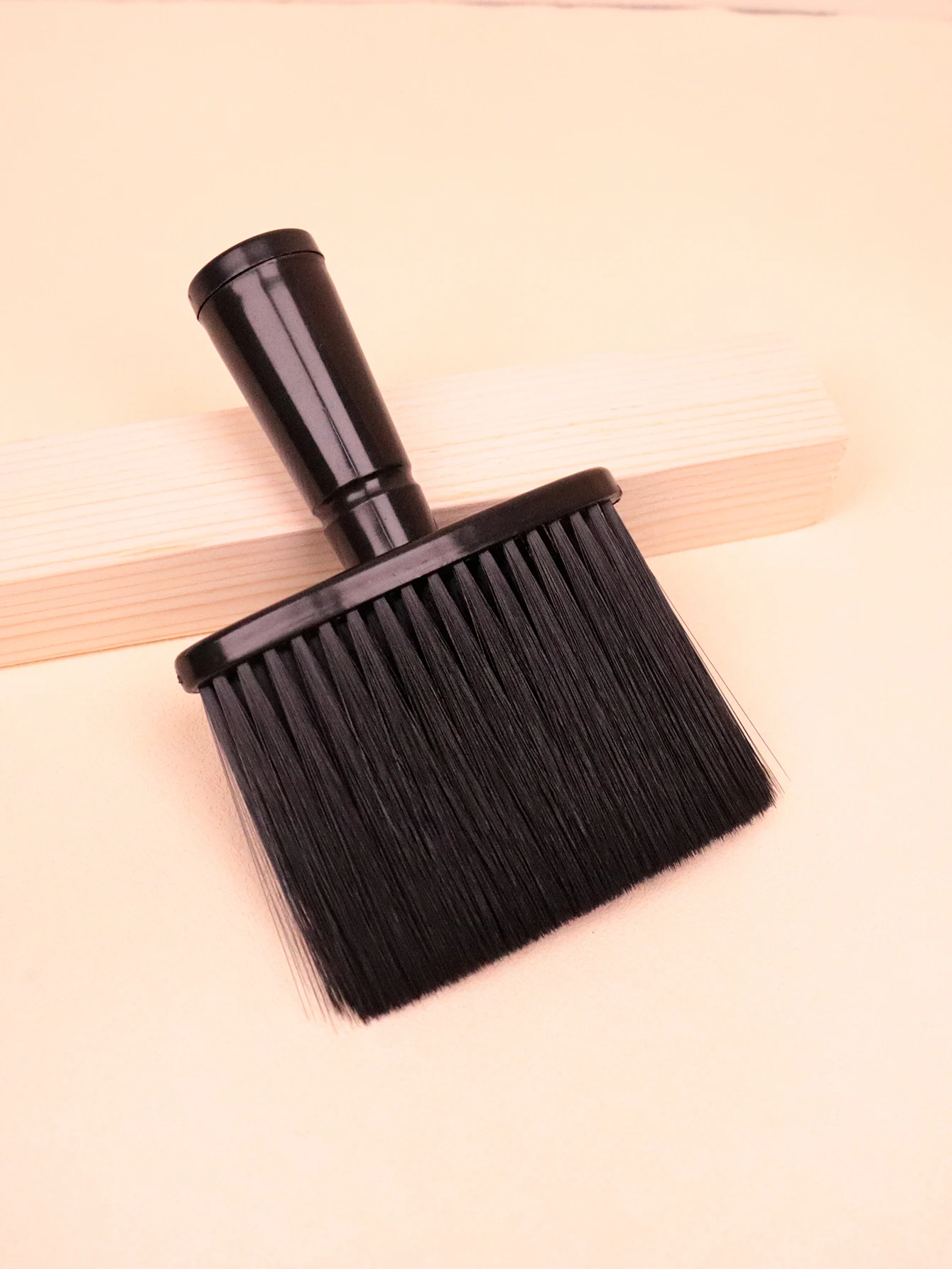 

1 hair brush neck hair brush black soft cleaning facial brush suitable for hairdressers and household，Special for real hair wigs