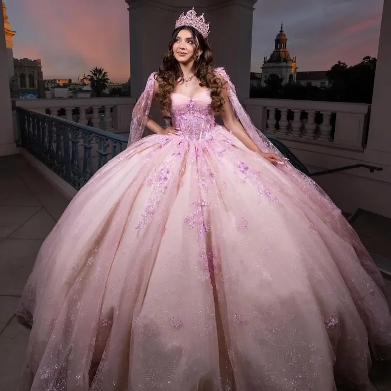 Glitzerndes rosa schulterfreies Prinzessin-Ballkleid, Champagner-Blume, Pailletten-Applikation, Perlen, Quinceanera-Kleider nach Maß