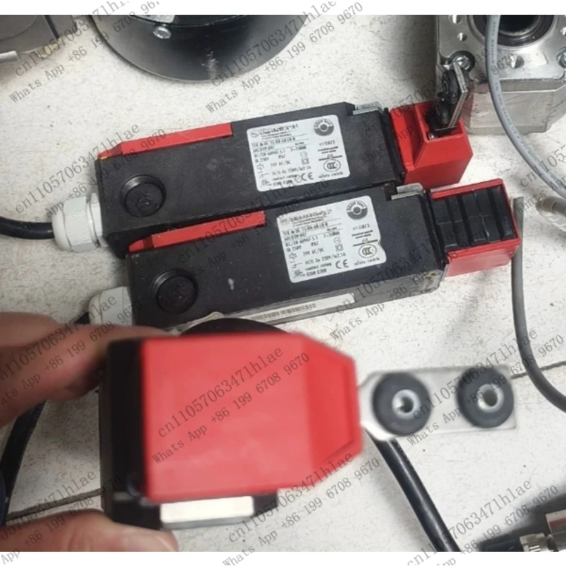1PCS  Safety switch model slk-f-uc-55-r0-a0-l0-0 with cable, supports 24v ac/dc
