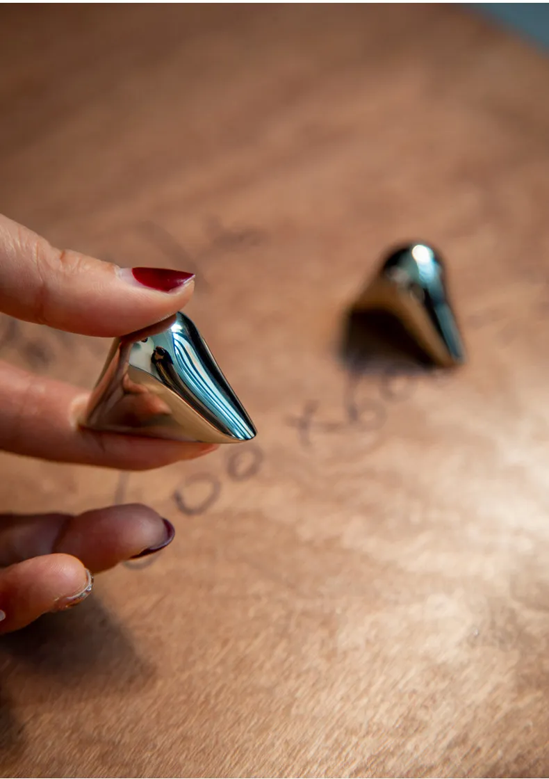 Nordic Creative Triangle Brass Knobs Luxury Titanium Silver Dresser Drawer Pulls Minimalist Cabinet Handles Furniture Decoration