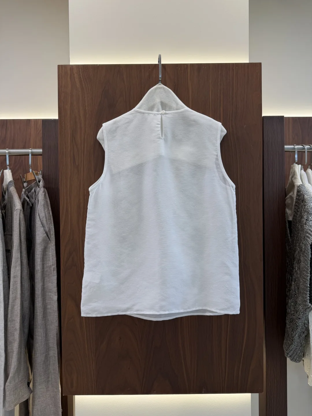 Spring/Summer Women's Wear: Intricate Heavy-Embellishment Sleeveless Vest Top with Embroidery and Sequins