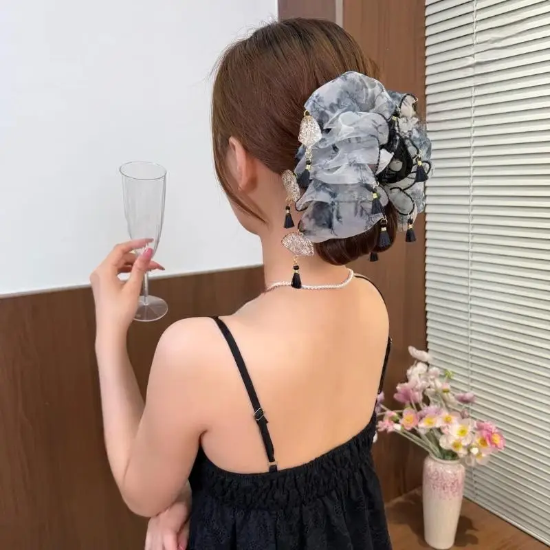 Haarspange aus Chiffon mit Tintendruck, goldenen Fächeranhängern und schwarzen Quasten für Hanfu, passend für den täglichen Gebrauch und traditionelle Anlässe – Detail 6
