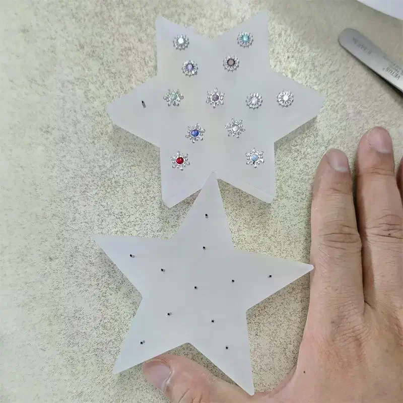

Acrylic Display Board 9/11/13/20/21-Hole Display Board 16G 14G High Brightness And High Transparency Jewelry Display