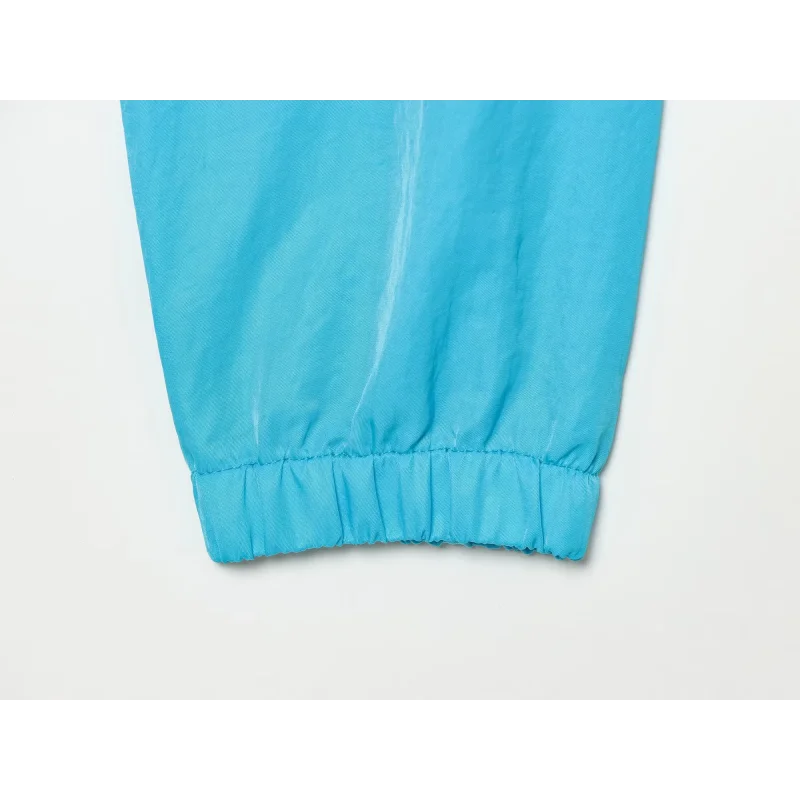 Damen-Cropped-Jacke mit durchgehendem Reißverschluss, Stehkragen, Raglanärmeln, elastischen Bündchen, aus technischem Stoff, leicht, windabweisend, Freizeitjacke – Detail 13