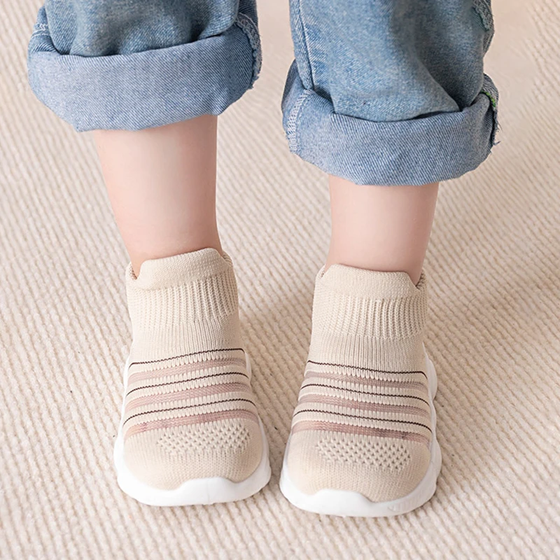 Zapatos antideslizantes para bebé, calcetines transpirables para suelo de cuna infantil con suela de goma, zapatillas de malla de fondo suave para niños y niñas