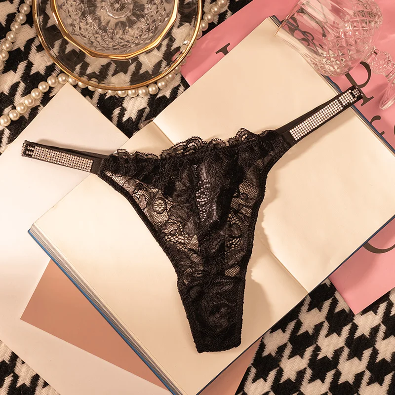 الدانتيل مثير الفتيات النساء سراويل سلس الملابس الداخلية حجر الراين G سلسلة رسالة شفافة ثونغ للإناث منخفضة الارتفاع السيدات ملخصات
