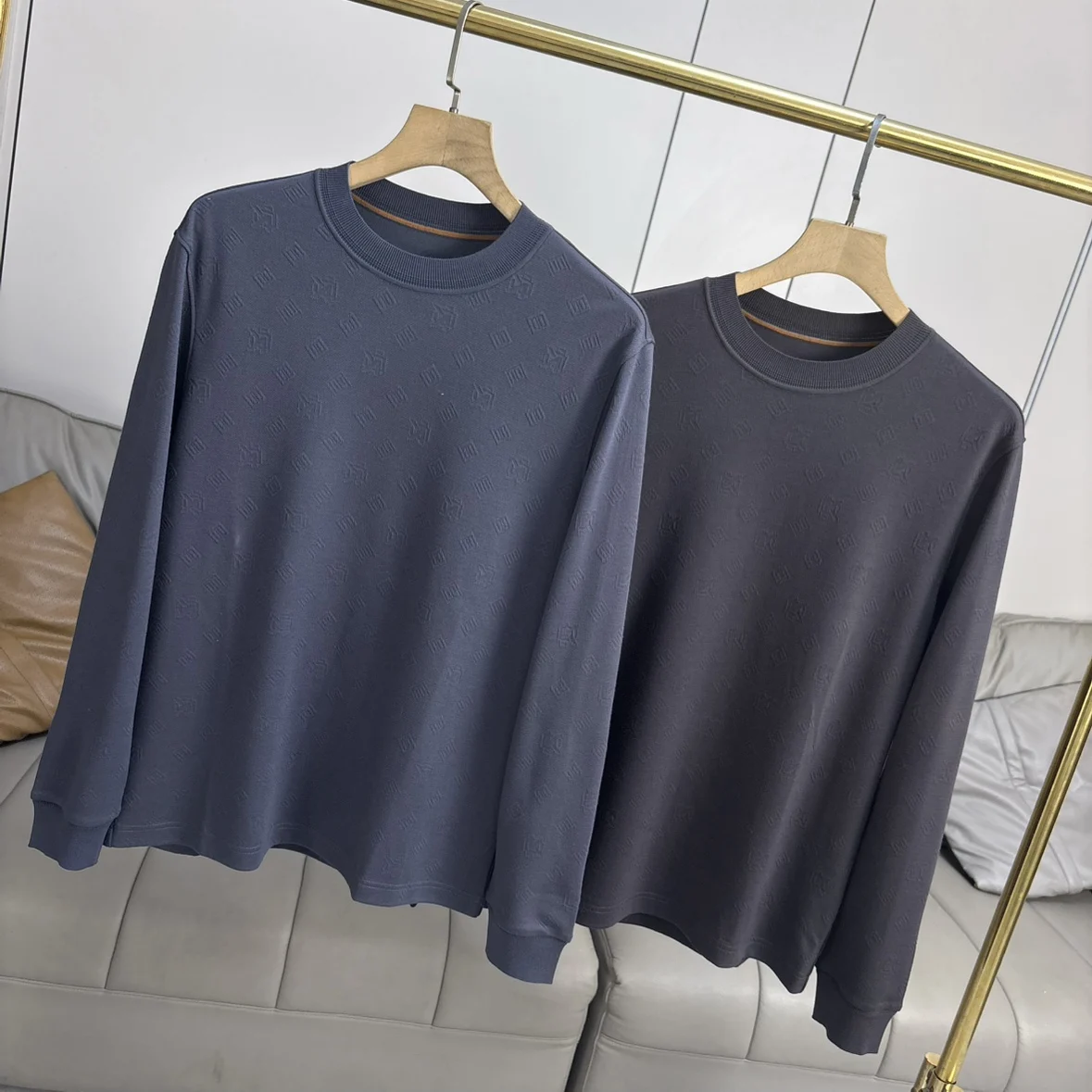 

Мужской теплый вязаный свитер с круглым вырезом, приятный для кожи, с пушистой текстурой, базовый, удобный, мягкий, современный, стильный.