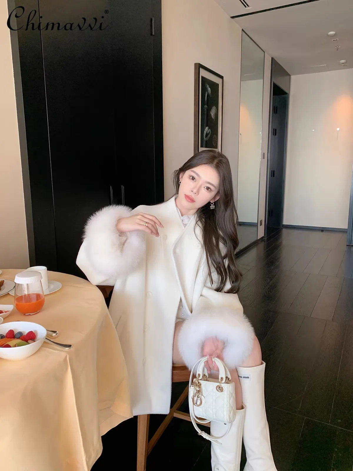 เสื้อโค้ทขนสัตว์มิงค์สีขาวสำหรับผู้หญิง ประจำปี 2025 เสื้อผ้าฤดูหนาวแฟชั่นใหม่ หนา ยาวปานกลาง สง่างาม