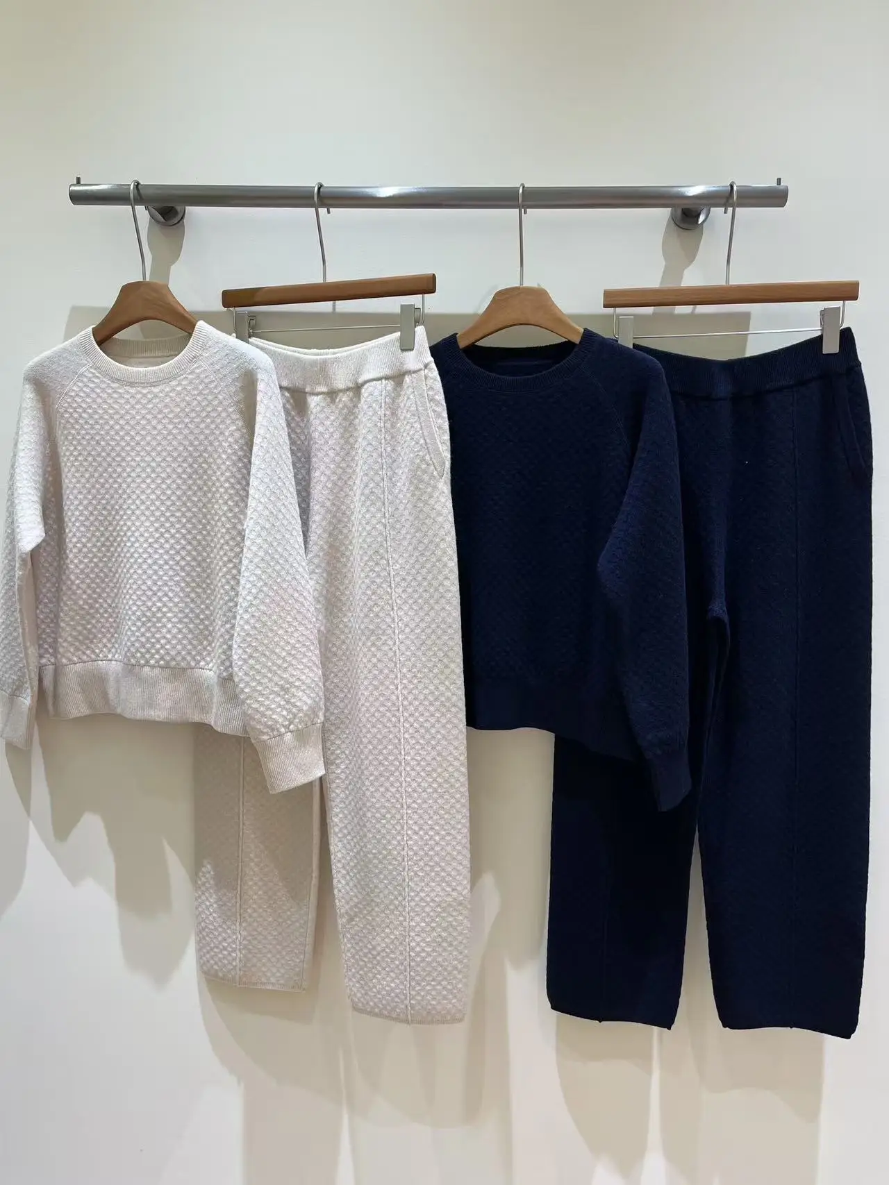 Women'S Knit Casual Set (Fall/Winter 2026): Quilted Long-Sleeve Crew-Neck Top (Cashmere-Wool Blend) & Jogger Pants