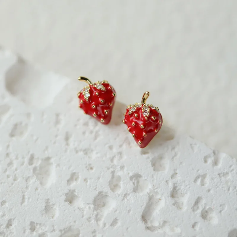 Red Mini Strawberry Earrings for Women New 2024 Explosive Delicate Small High-grade Minority Stud Earring Dainty Jewelry Gift