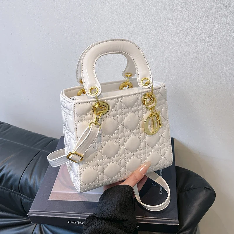 

Luxury Women's Leather Shoulder Tote Bag Elegant Designer Crossbody Handbag Classic Fashion Style For Daily Use