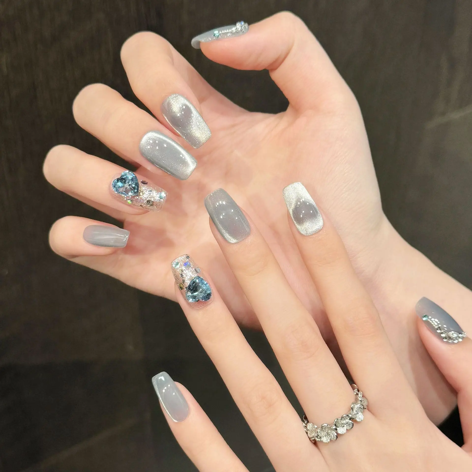 10 قطعة الصحافة اليدوية على الأظافر تلميح عين القط قصيرة البيضاوي وهمية مسمار الفن الأزرق بريق الماس الأظافر كاذبة يمكن ارتداؤها مانيكير الانتهاء #5