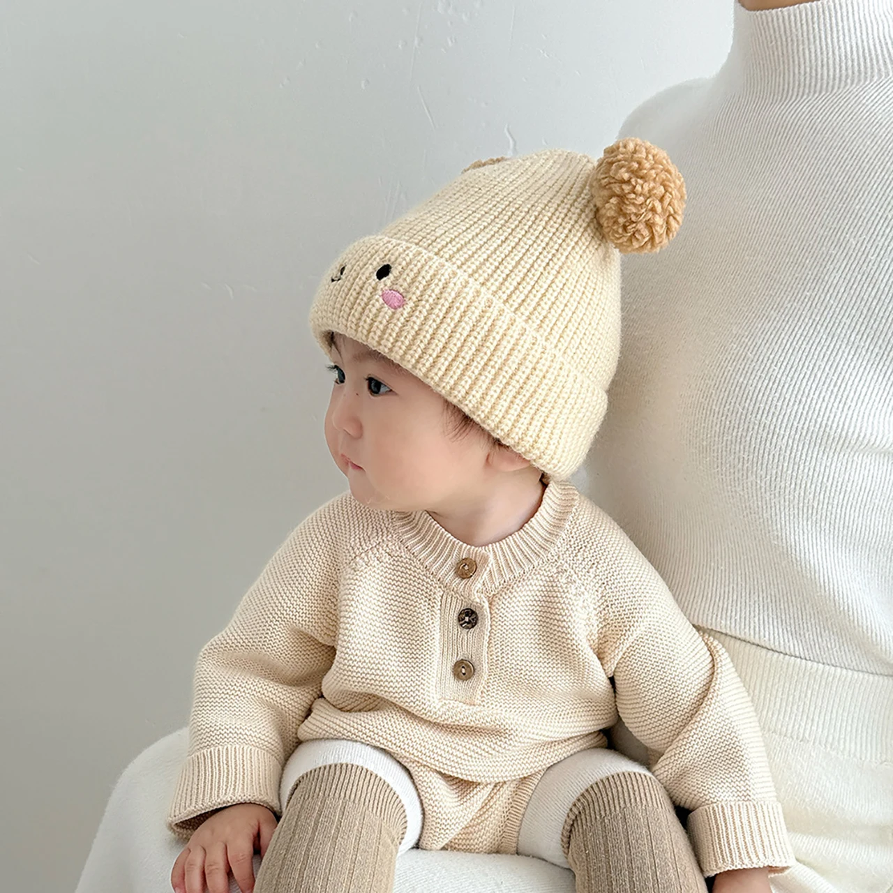 

Детская шапка с милыми мультяшными животными, шапка для маленьких мальчиков и девочек, шапочки с двойным помпоном, мягкая зимняя утепленная детская вязаная шапка