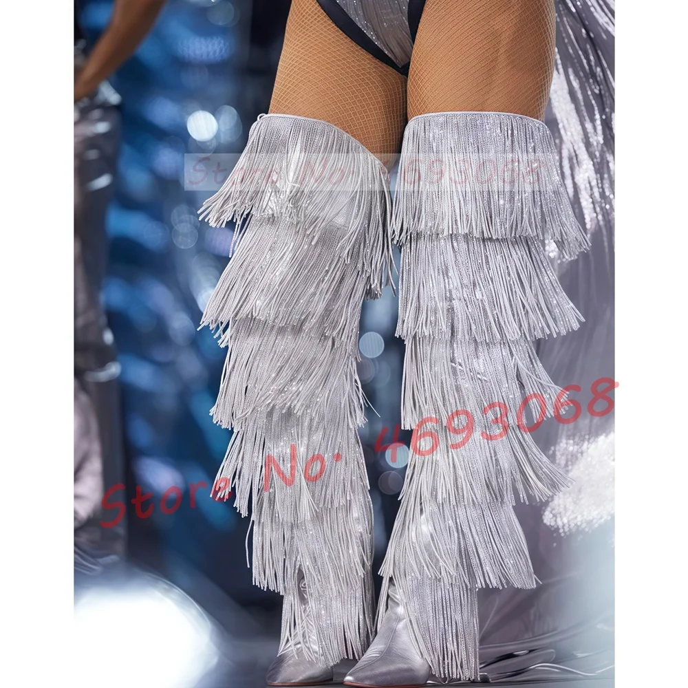 

Серебряные сапоги до колена с кисточками и блестками, женские пикантные блестящие туфли металлик с острым носком на тонком каблуке, женские уличные блестящие сапоги