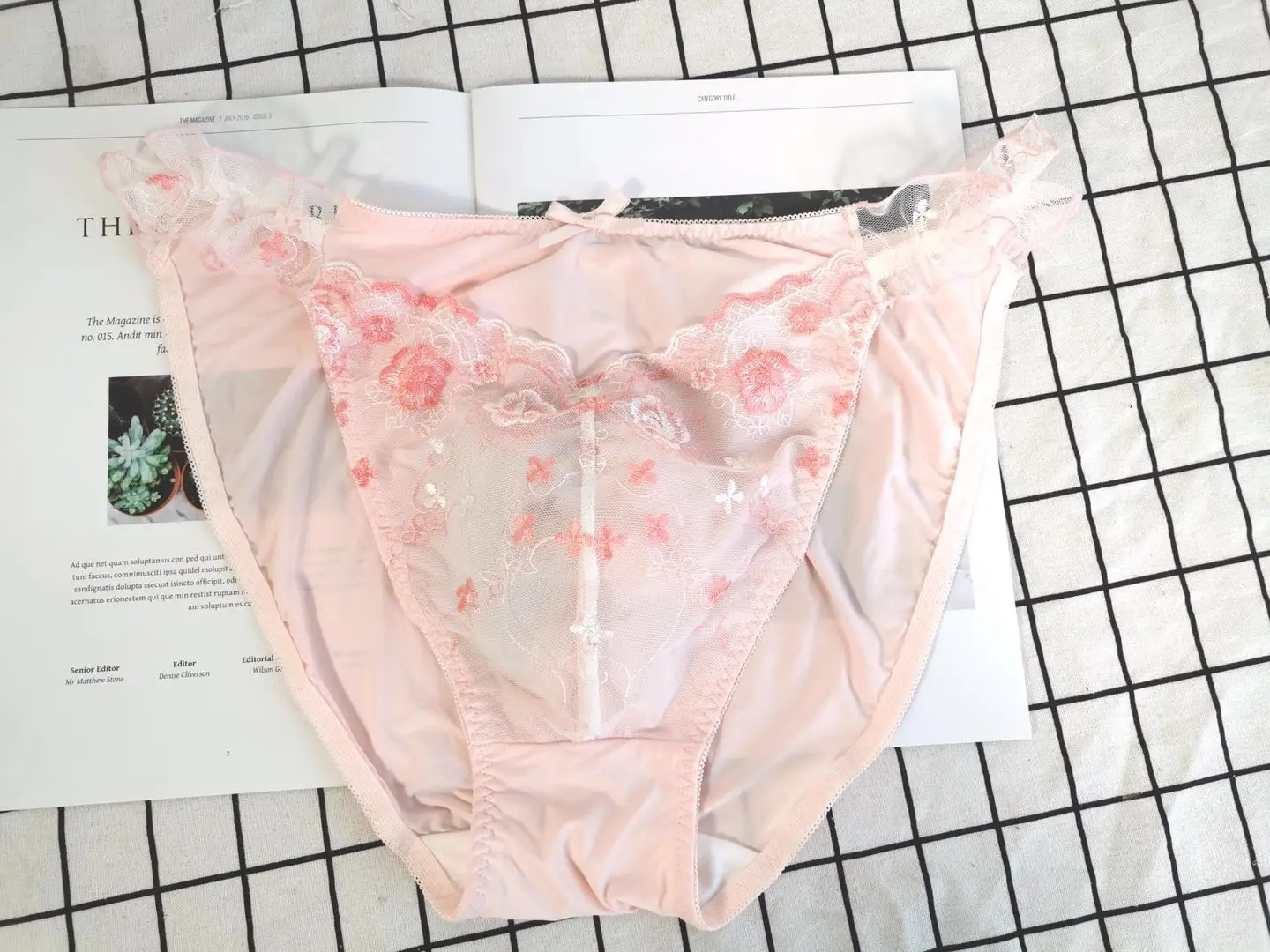 Men's Sexy Lace Ice Silk Underwear Comfortable Elastic  Briefs Soft Health mid Waist Plant Floral Pattern Youth Briefs