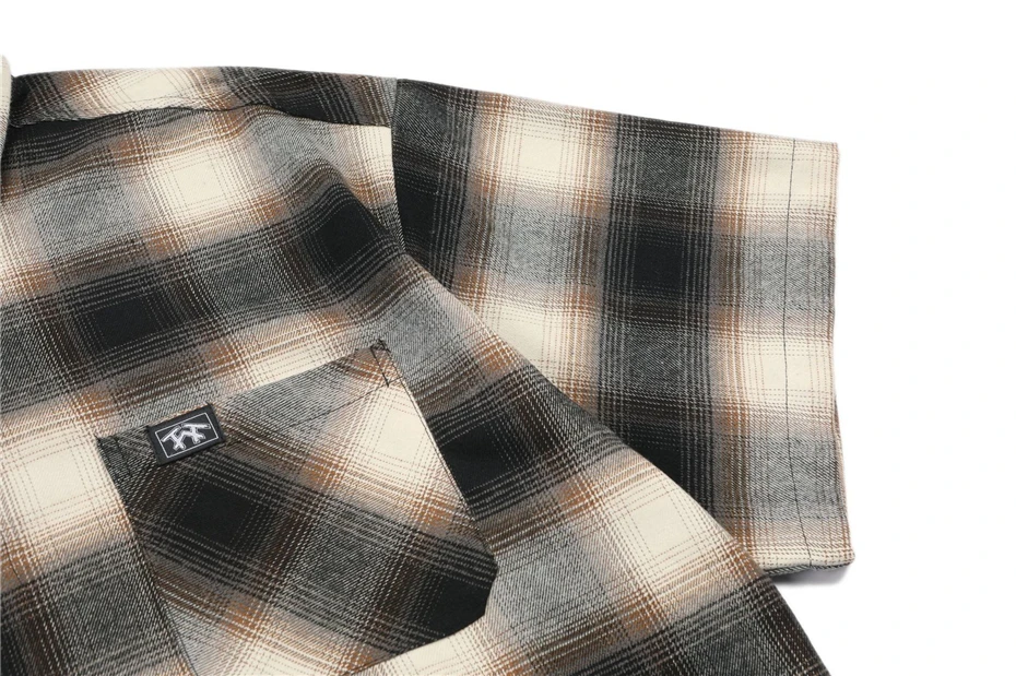 خمر قمصان مربعة النقش الرجال الشارع الشهير إلكتروني التطريز بلوزة غير رسمية المتضخم 2025 صيف جديد Harajuku قصيرة الأكمام قميص الذكور