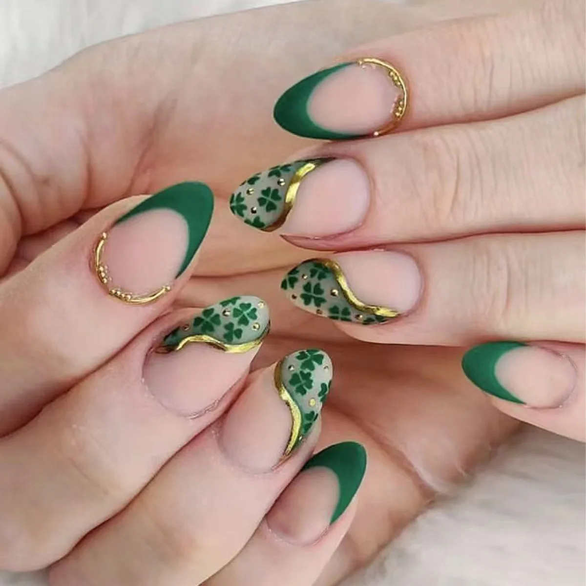 Faux ongles de Style gothique en métal, ovales courtes, rayures argentées et noires, modèles Spice Girl, couverture complète portable, à pression, 24 pièces