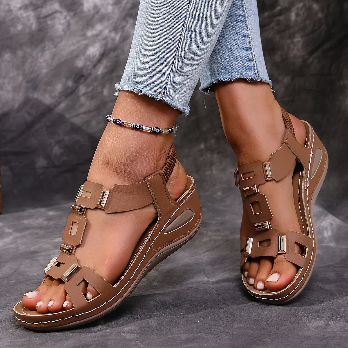 Große Damen-Sandalen im römischen Stil, Designer-Strandpantoffeln, Sommerschuhe mit Keilabsatz, bequeme Outdoor-Slipper für Damen – Detail 7