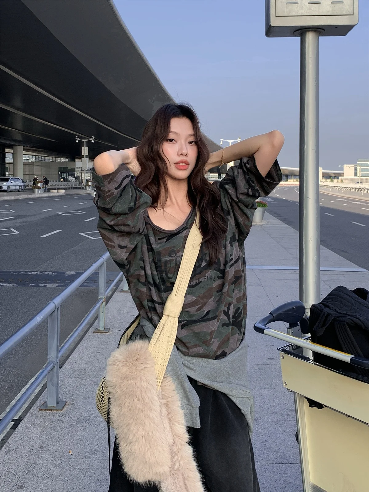 

Rebellious Cool Girl Camouflage Off-oulder Vintage American Waed Loose Casual Hooded Long Sve Base T-irt Women's Fas...