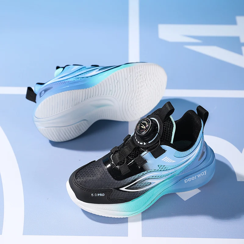 

A pair of children's sports shoes, with breathable mesh upper, anti-slip and wear-resistant sole, and a rotating buckleDEH-D9939