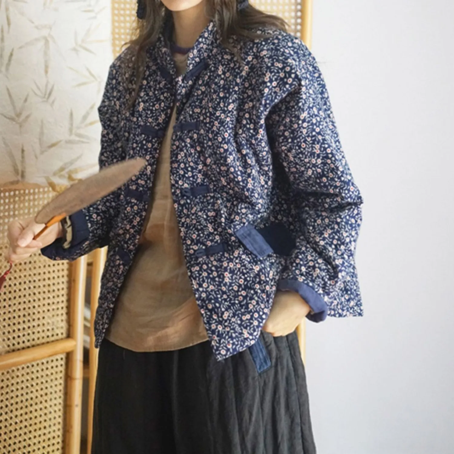 

Осенне-зимнее хлопковое женское пальто большого размера с воротником-стойкой, боковыми пуговицами, цветочным принтом, повседневное, удобное, с длинными рукавами