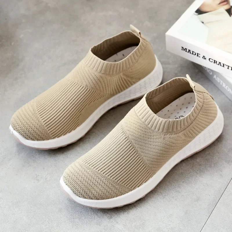 New Breathable Shoes Women Sneakers Fashion Loafers Stretch Fabric Casual Slip-on Light Soft Sole Lady Shoes Women Sports Shoes