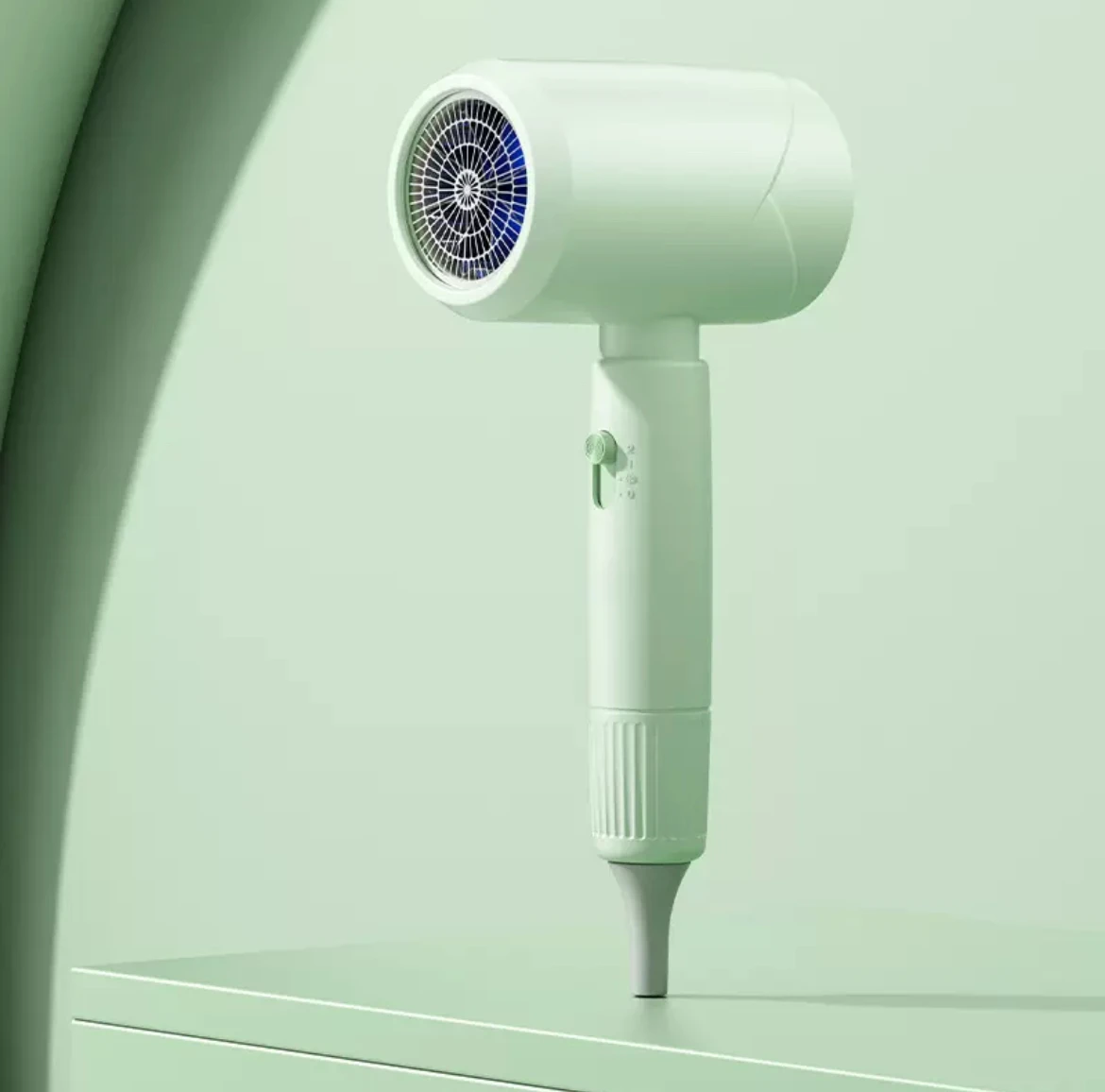 Профессиональный салонный фен с ионной защитой от тепла. Портативный для домашнего использования в отеле.