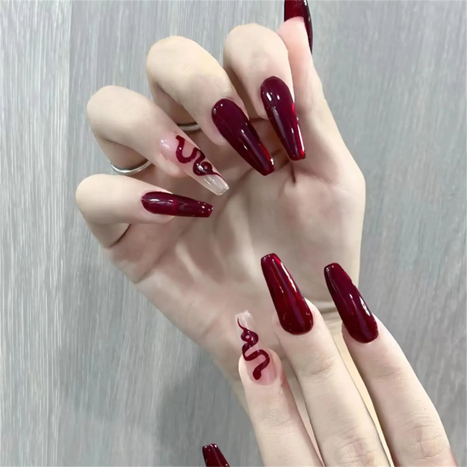 24pcs Woman Vintage Wine Red Fake Nails With Snake Print Wearable Long Ballet False Nails Press On Nail Fashion Artificial Nails