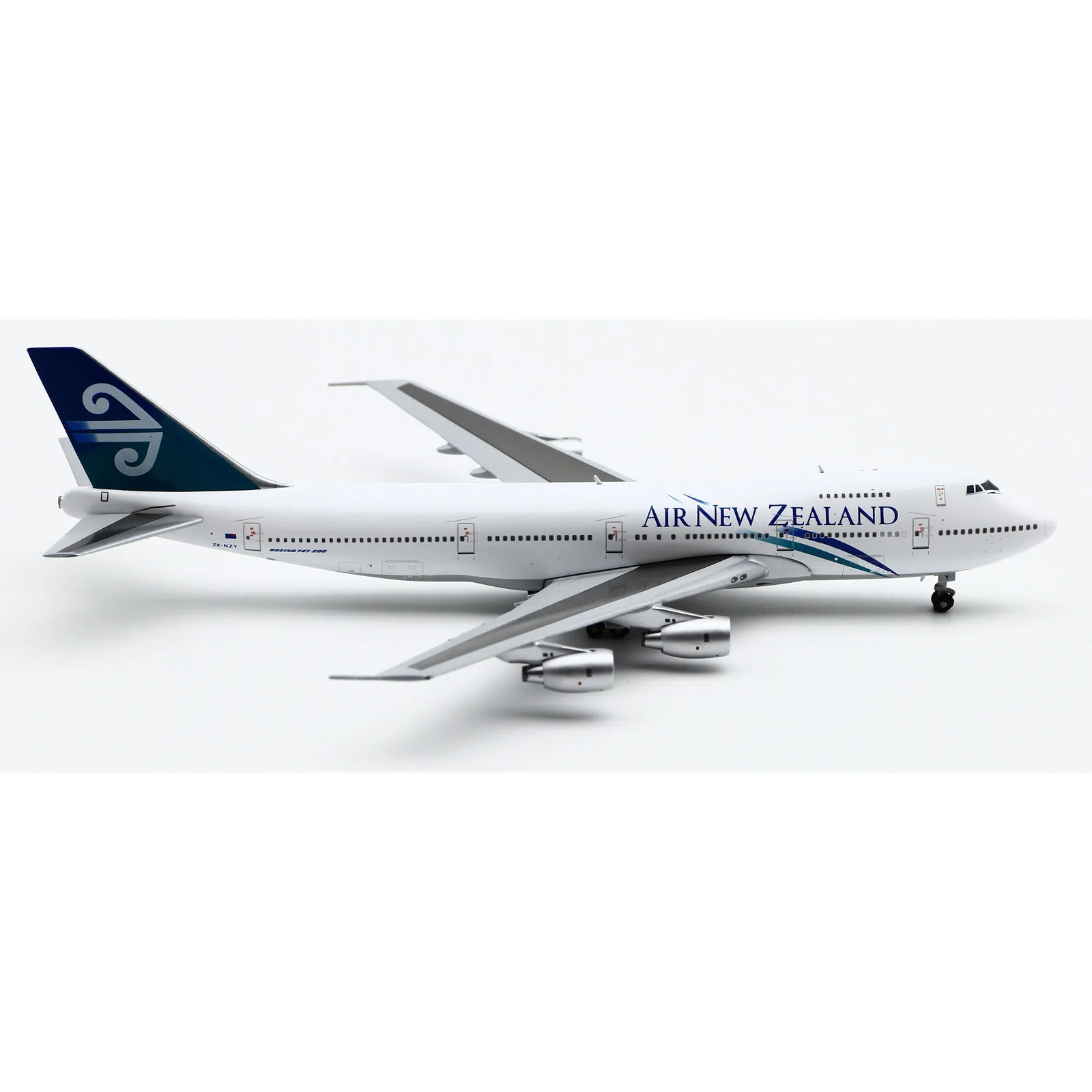 BB4-742-001 Alloy Collectible Plane Gift JC Wings 1:400 Air New Zealand Boeing B747-200B Diecast Aircraft Jet Model ZK-NZY