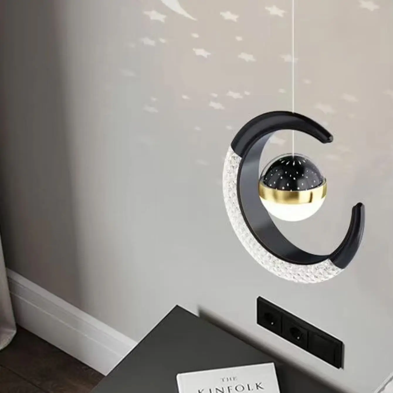 

Светодиодная современная прикроватная люстра с золотой луной, акриловый полупрозрачный абажур для украшения столовой, спальни, регулируемый кулон