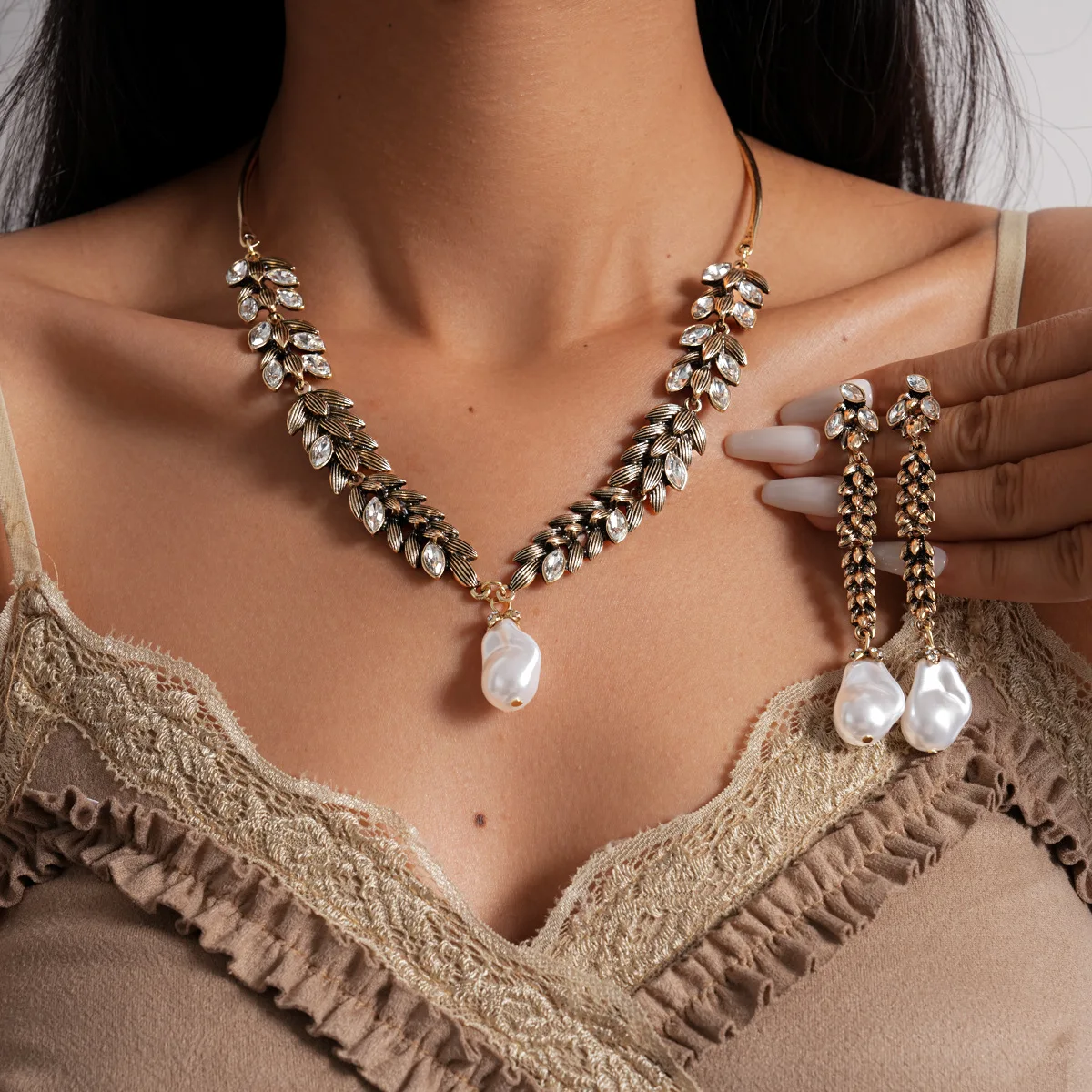 

2PCS Bridal Jewelry Set Baroque Crystal Pendant Grand Necklace and Earrings Set Banquet Fashion Jewelry for Women