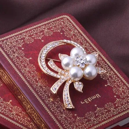 Fashionable and fashionable women's brooch pearl rhinestone inlaid banquet dress corsage exquisite dress