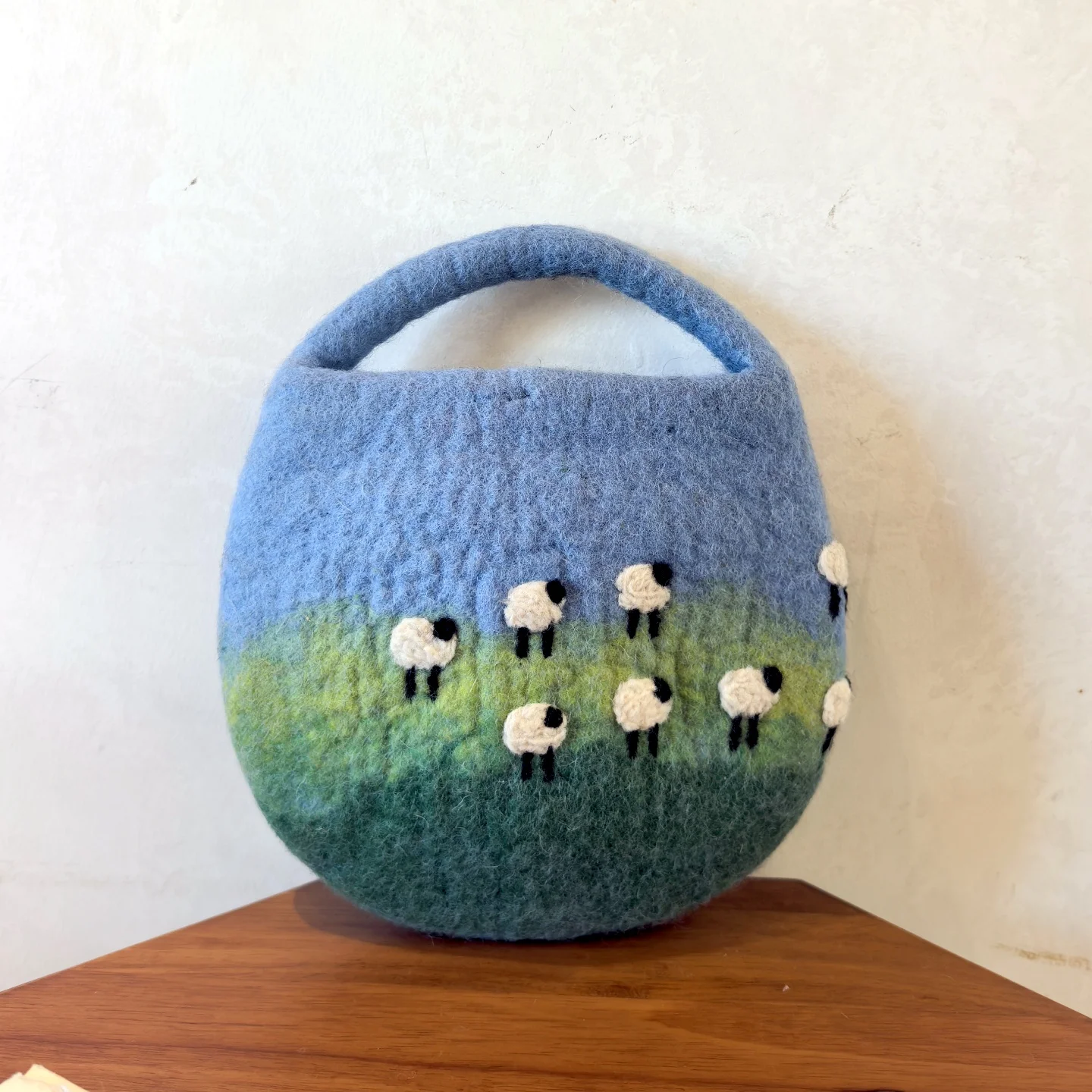 

Handmade Wool Felt Bucket Bag Women's Cartoon Rabbit Design Cute Bear Bunny Wool Felt Handbag Creative Gift Festival Supp...