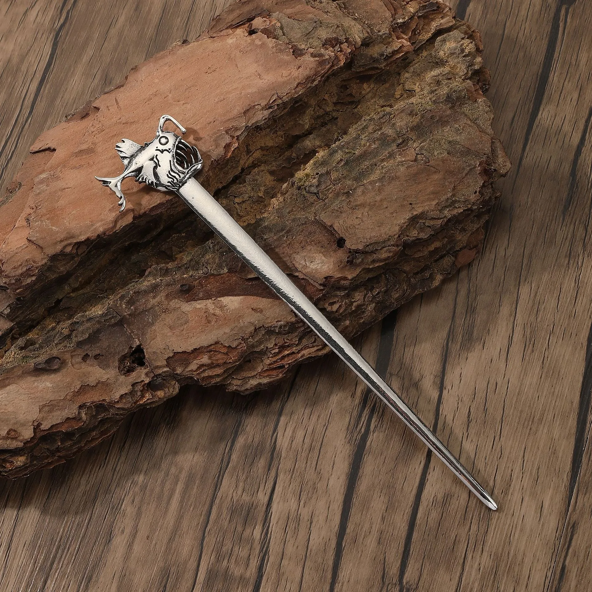1pc Punk Viking Style Shark Shaped Cool Women Alloy Hairpin Niche Design Personalized Halloween Party Fashion Matching Headwear view 2