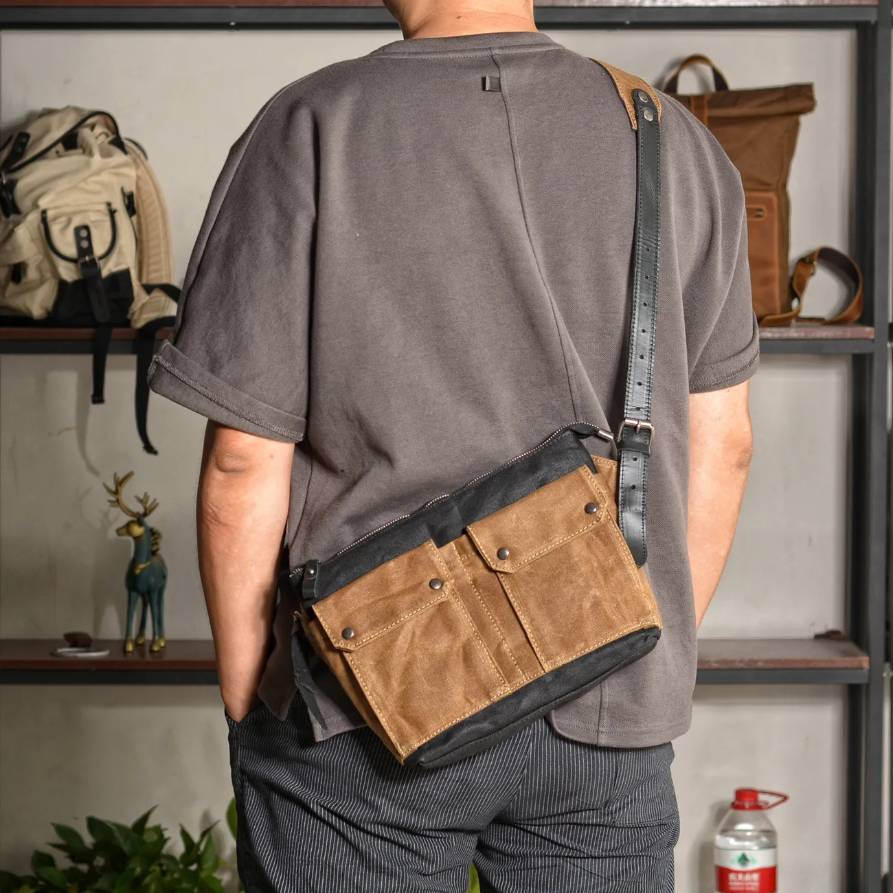 Retro oil wax canvas contrast color messenger bag men's and women's mini carry-on bag daily leisure outdoor riding bag