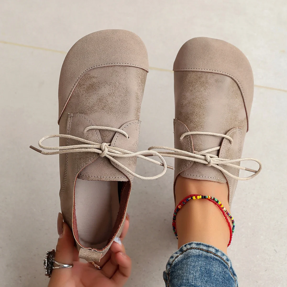 Modische neue Damen-Schuhe mit weicher Sohle, runder Spitze, Wildleder, Schnürschuhe, bequeme Loafer, Low-Top-Retro-Freizeitsneaker, Übergröße 43 – Detail 16