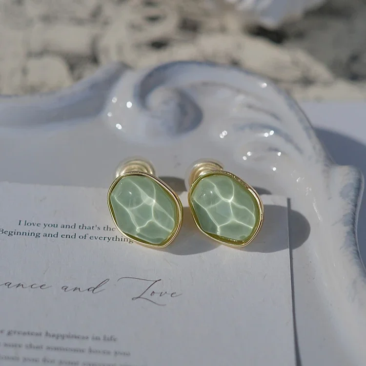Spring and summer fairy fresh green simple high-end geometric corrugated stud earrings