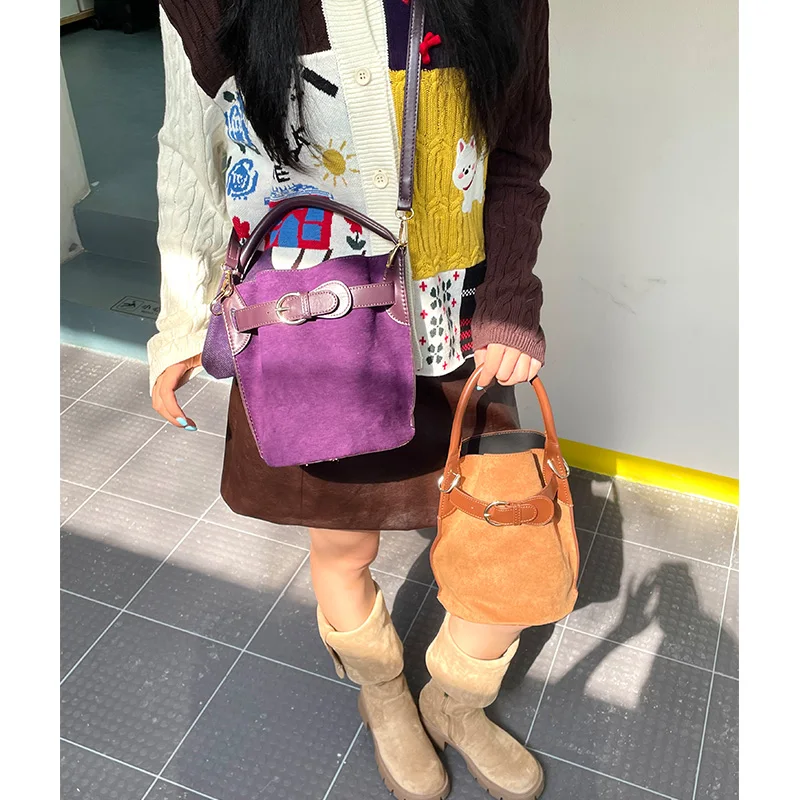 ELFSACK 2025 Autumn New Arrivals Casual Edgy Style Suede Matte Finish Buckle Crossbody Bucket Bag For Woman