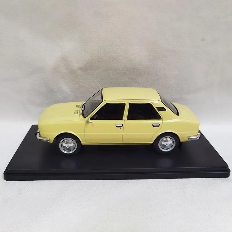 1/24 Scale SKODA 105L Alloy Car Model Collection Ornaments