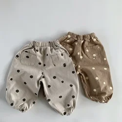 Pantaloni casual per bambini Ragazzi e ragazze 2023 Primavera e autunno Pantaloni casual a gamba larga larghi e carini a pois in stile coreano per bambini