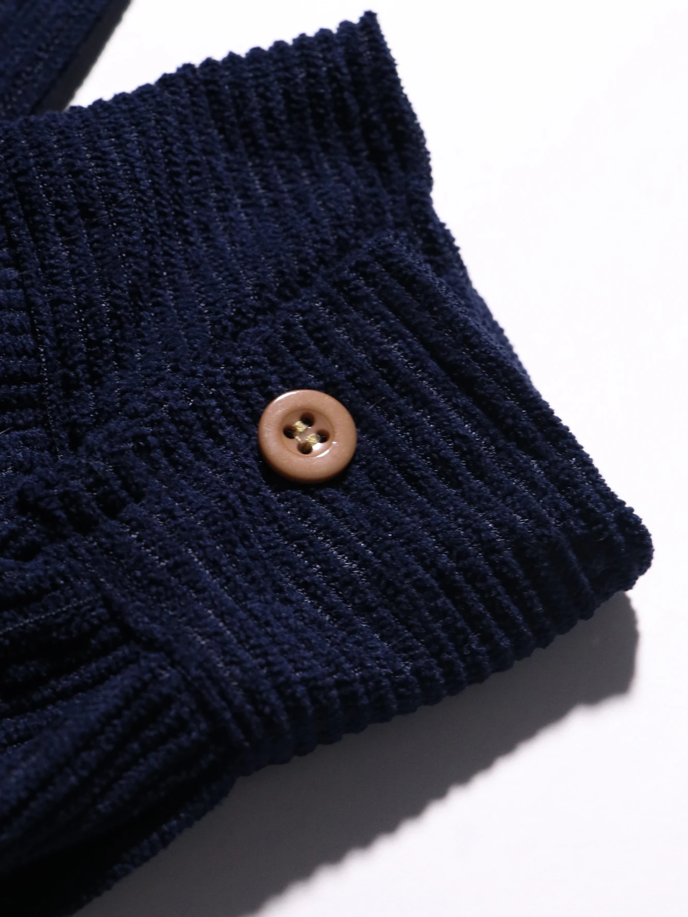 Men's shirt, neat and simple, full of texture, classic and enduring, simple and advanced.