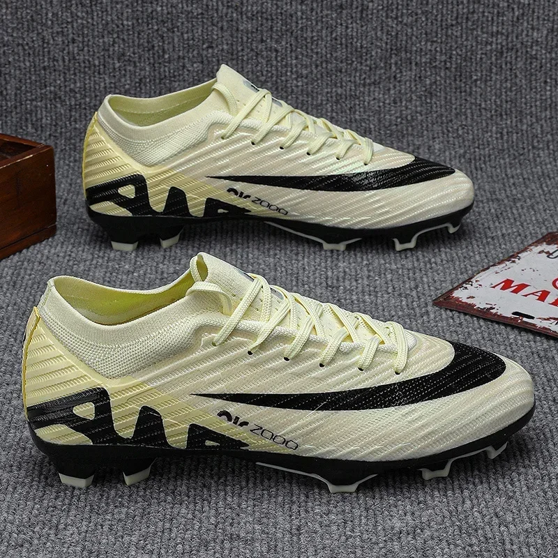 

Low-Top Football Shoes for Men Training Grassland Artificial Football Boots with Broken Nails Suitable for Students And Teenage