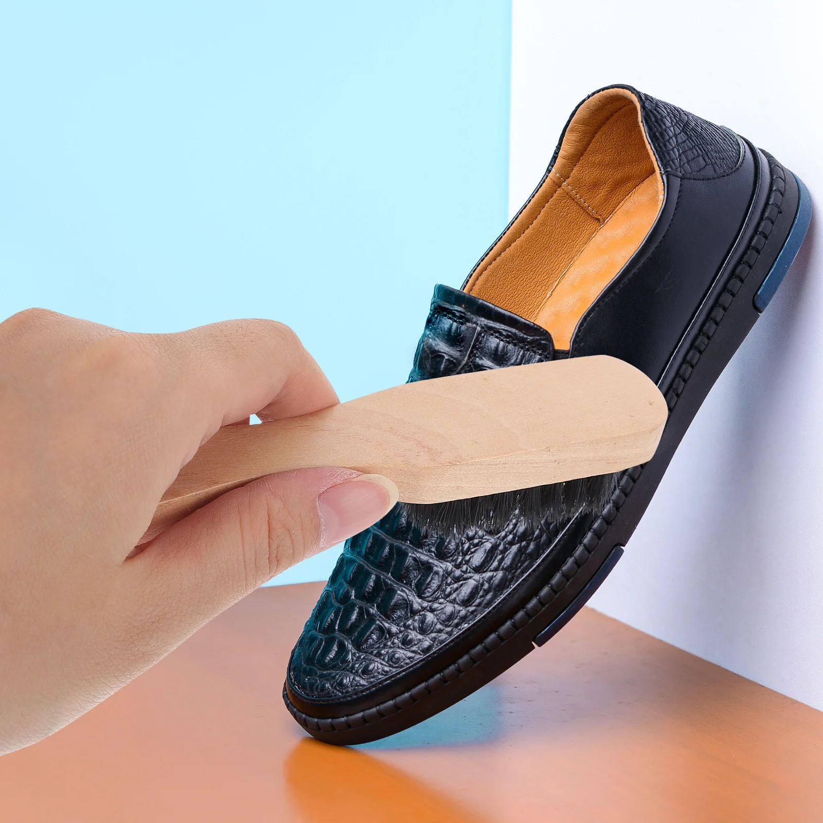 

1Set Shoe Polishing Brush Set Portable Cleaning Tool Durable Material Creative Design for Men Women Light Brown