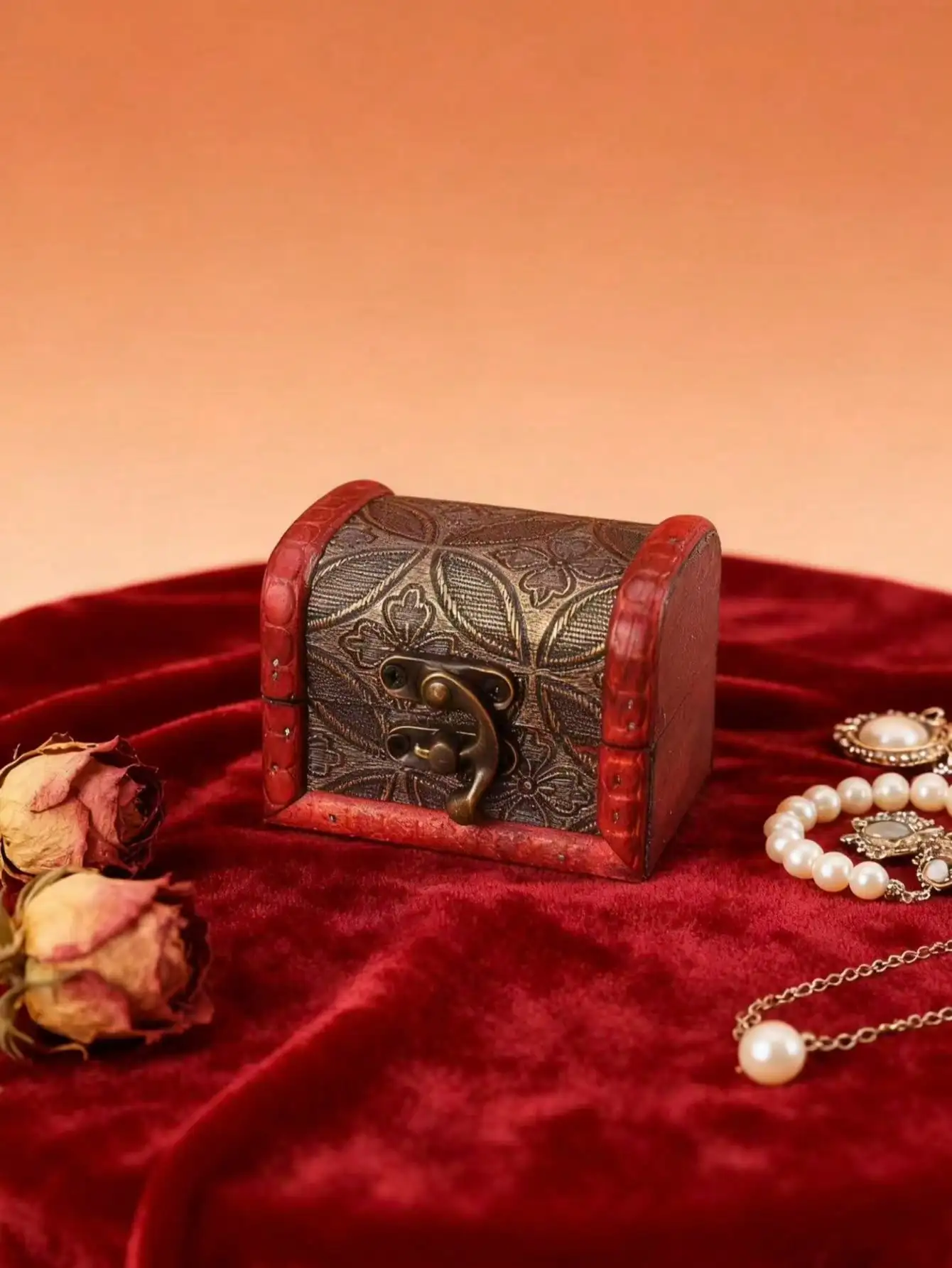 1PC Mini antique wooden treasure box jewelry storage box | Retro texture full: with a lid design that is exquisite and versatile