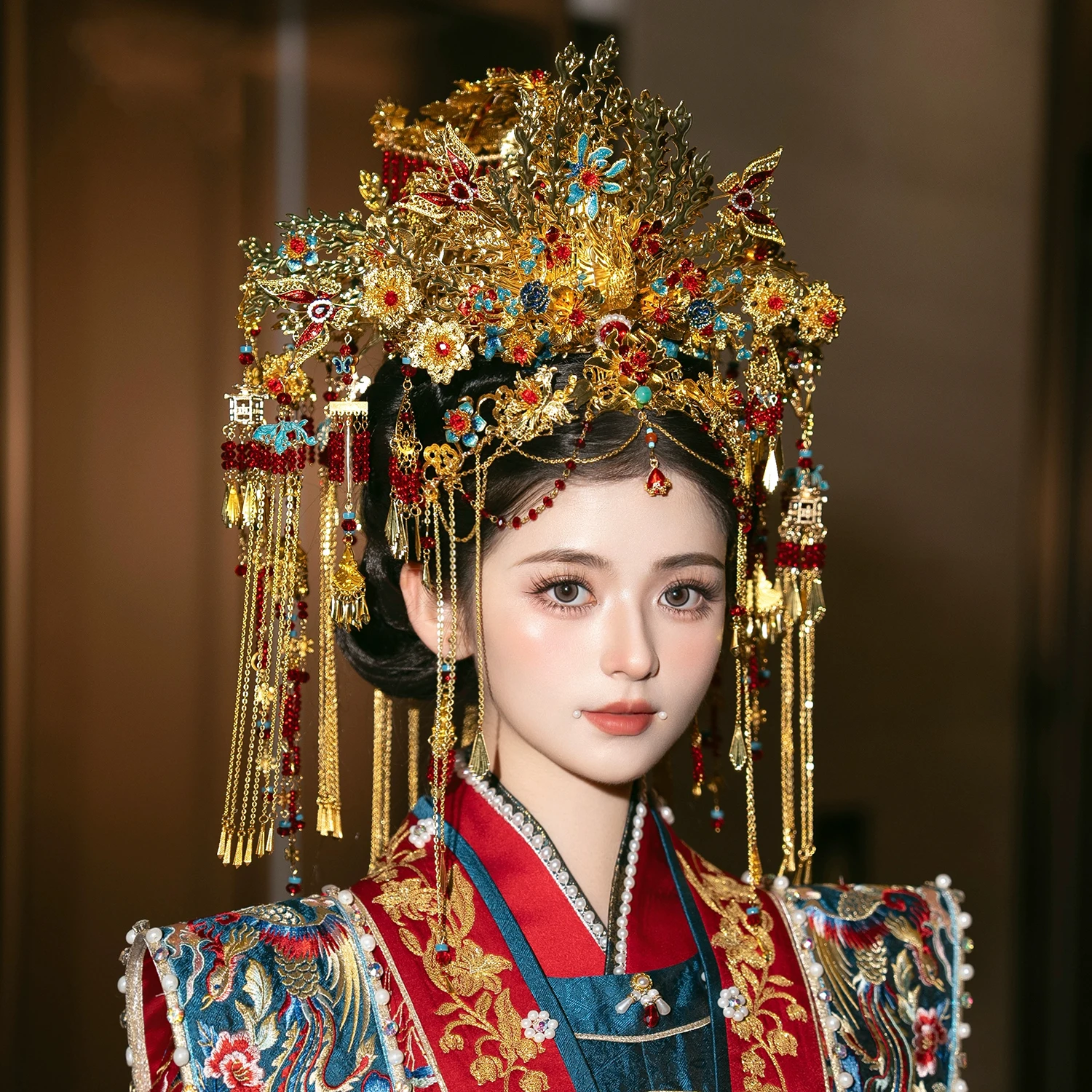 Golden Phoenix Crown Bridal Headdress Red Blue Xiuhe Hanfu Dragon and Phoenix Wedding New Chinese Hair Accessories