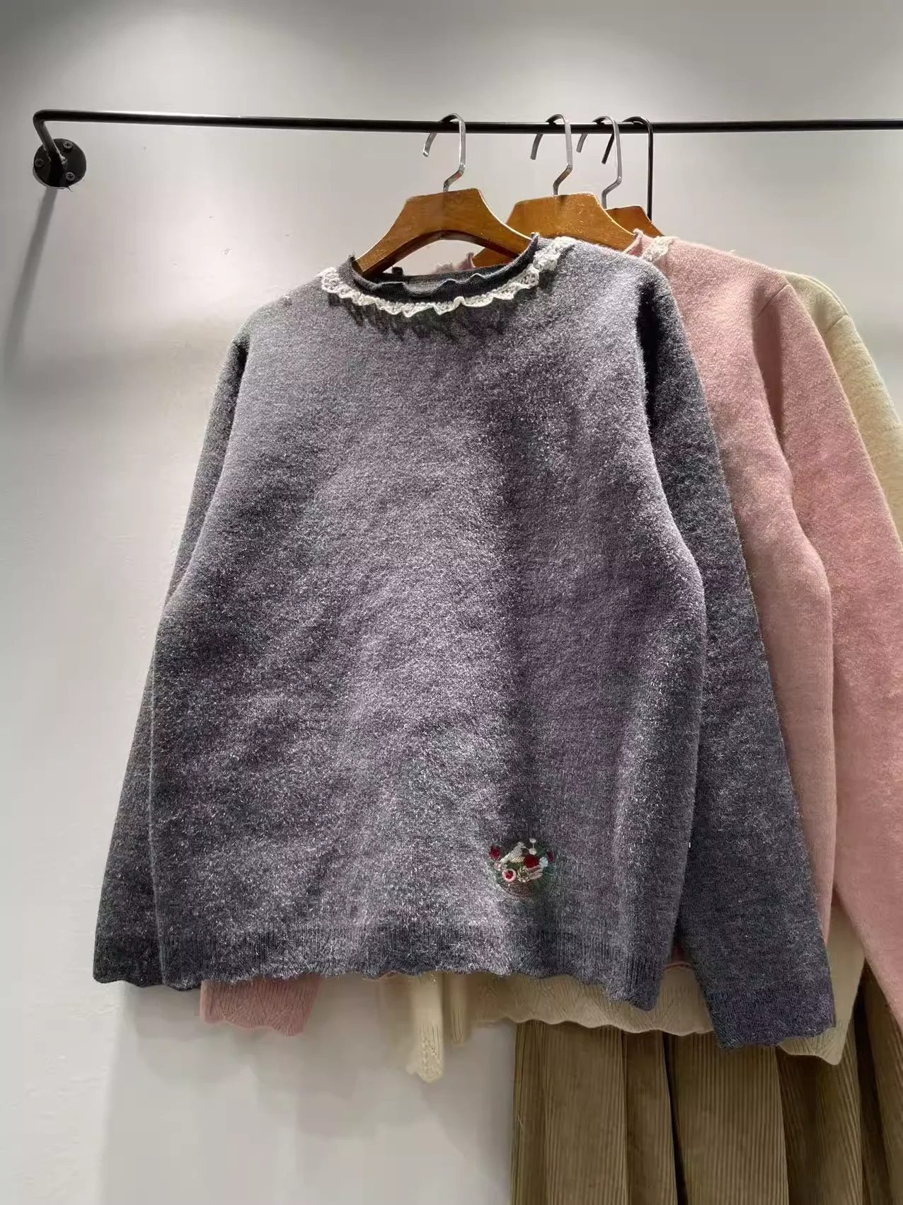 

2026 Mori Girl Стиль Розовый Серый Бежевый Пуловер Свитер для Женщин Японский Стиль Милый Кружевной Лоскутный Вязаный Пуловер с Вышивкой