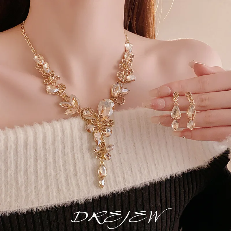 

DREJEW Luxury Inlaid Rhinestone Flower Sparkle Jewelry Set for Women Temperament Retro Necklace Earrings Two-piece Set Wholesale