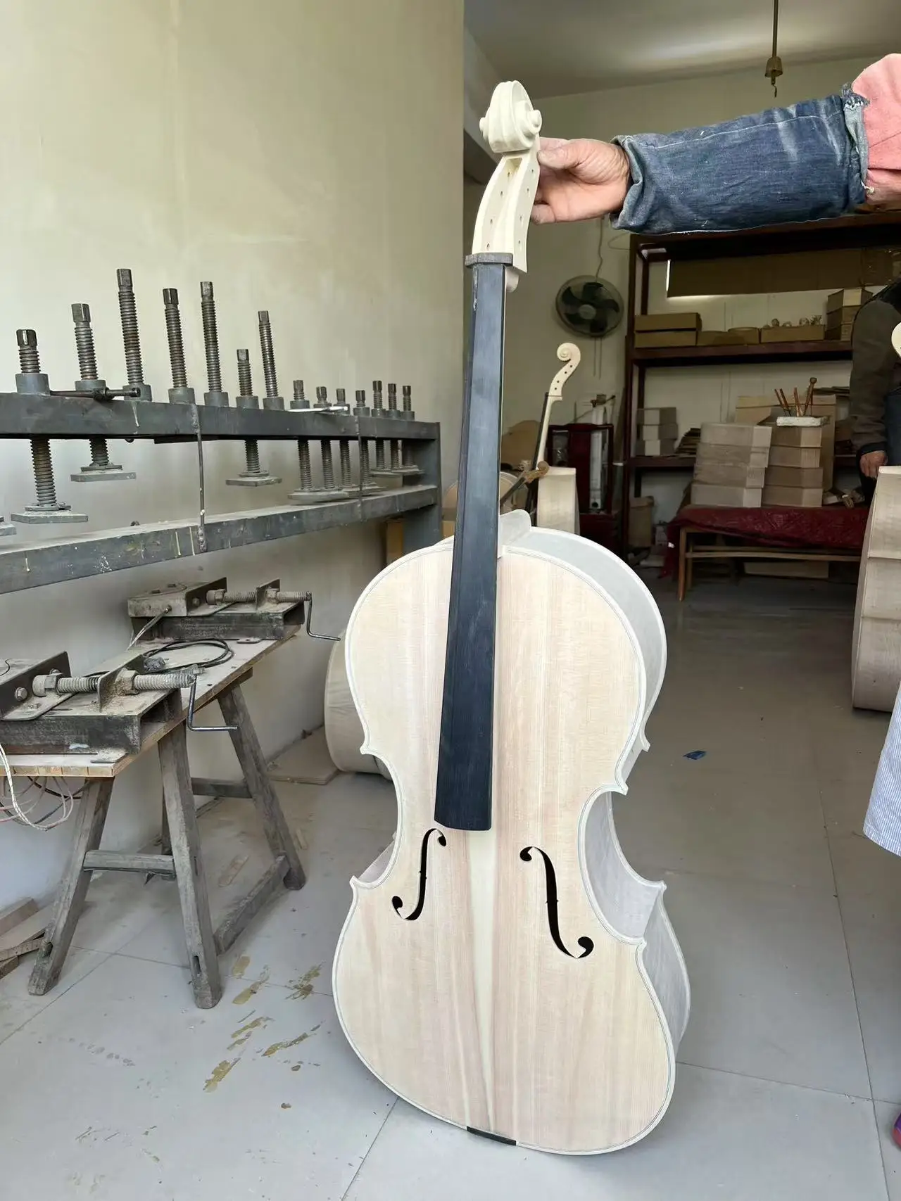 لوحة أصابع من خشب القيقب باللون الأبيض غير المكتمل 4/4 Cello Flames ورقبة سوداء من خشب الأبنوس 4/4-1/4